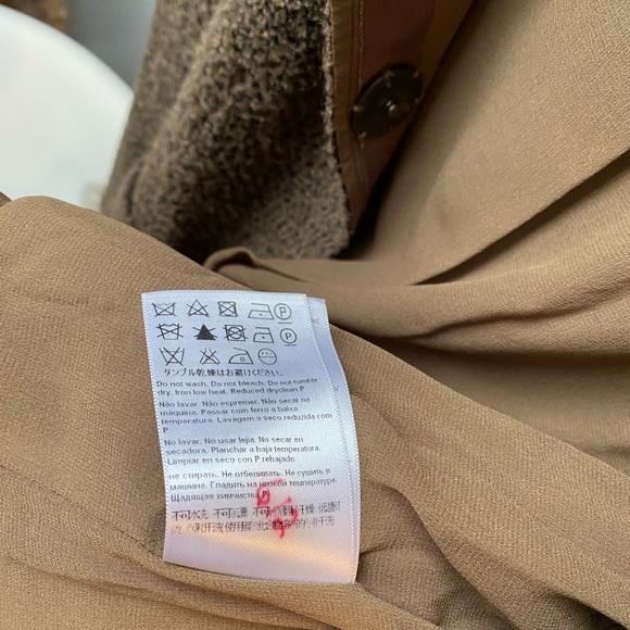 Escada boucleè jacket. Oversized snap closure. - Picture 9 of 12